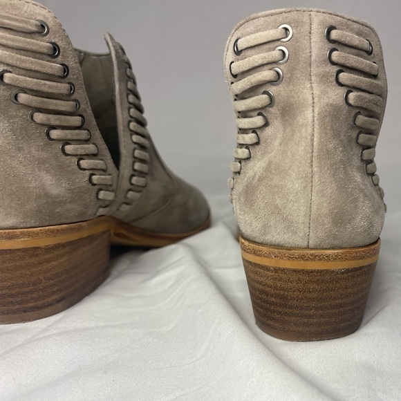 Vince Camuto Vc Pevista booties size 7 - Picture 6 of 14